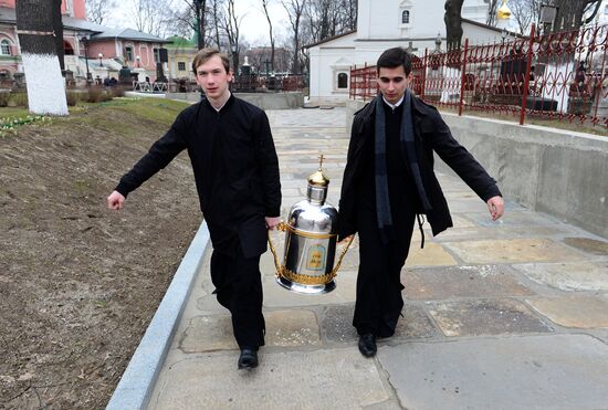 Prayer for the preparation of Chrism in the Donskoy monastery's Small Cathedral