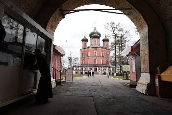 Prayer for the preparation of Chrism in the Donskoy monastery's Small Cathedral