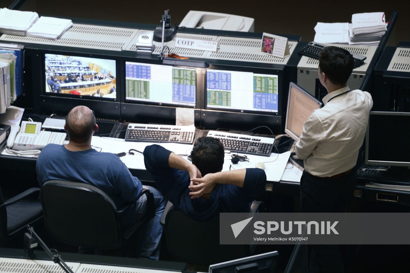 Mission control center conducts undocking and landing of Soyuz MS-02 manned spacecraft