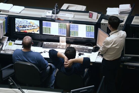 Mission control center conducts undocking and landing of Soyuz MS-02 manned spacecraft