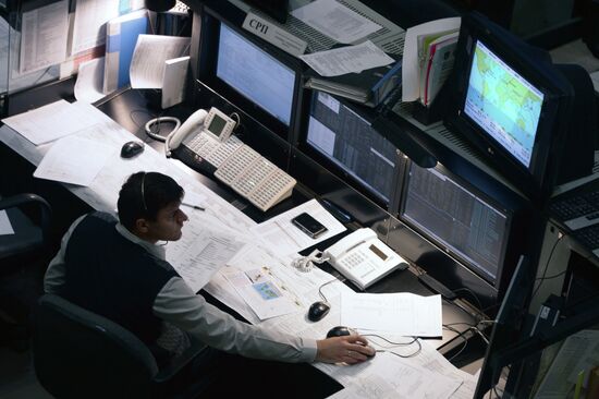 Mission control center conducts undocking and landing of Soyuz MS-02 manned spacecraft