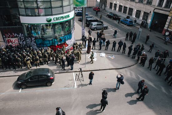 Radicals stage protests at Sberbank branches in Ukraine