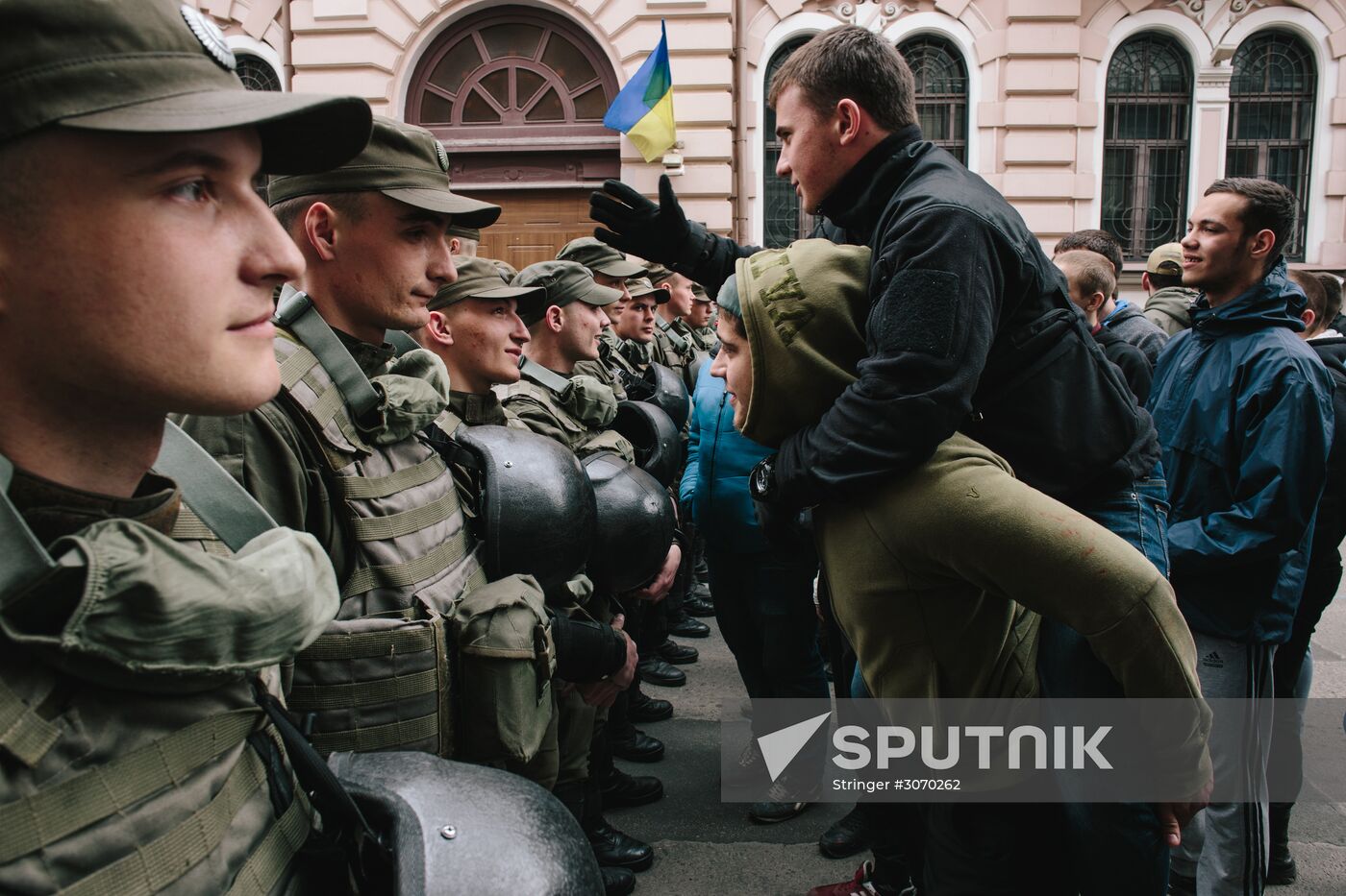 Radicals stage protests at Sberbank branches in Ukraine