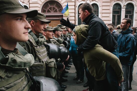 Radicals stage protests at Sberbank branches in Ukraine