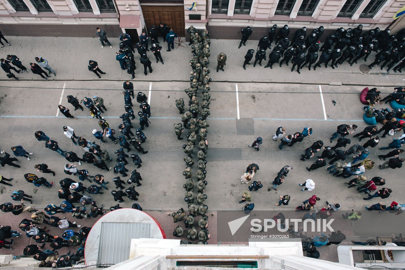 Radicals stage protests at Sberbank branches in Ukraine