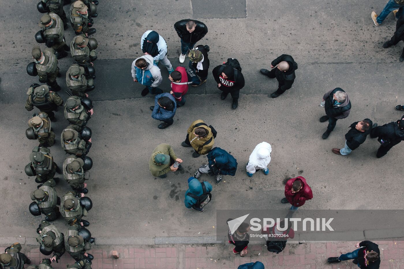 Radicals stage protests at Sberbank branches in Ukraine