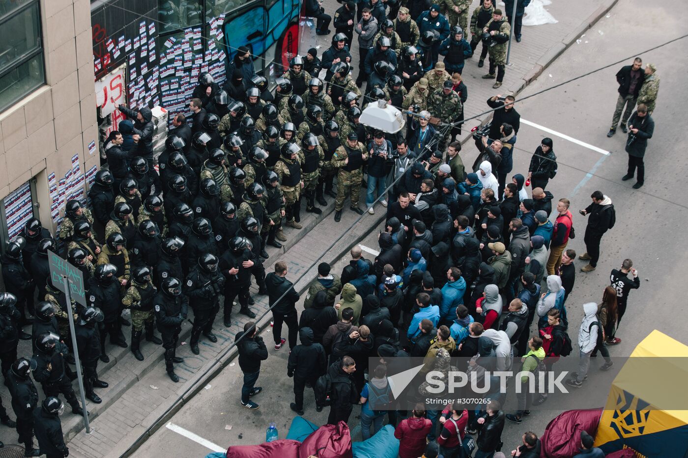Radicals stage protests at Sberbank branches in Ukraine
