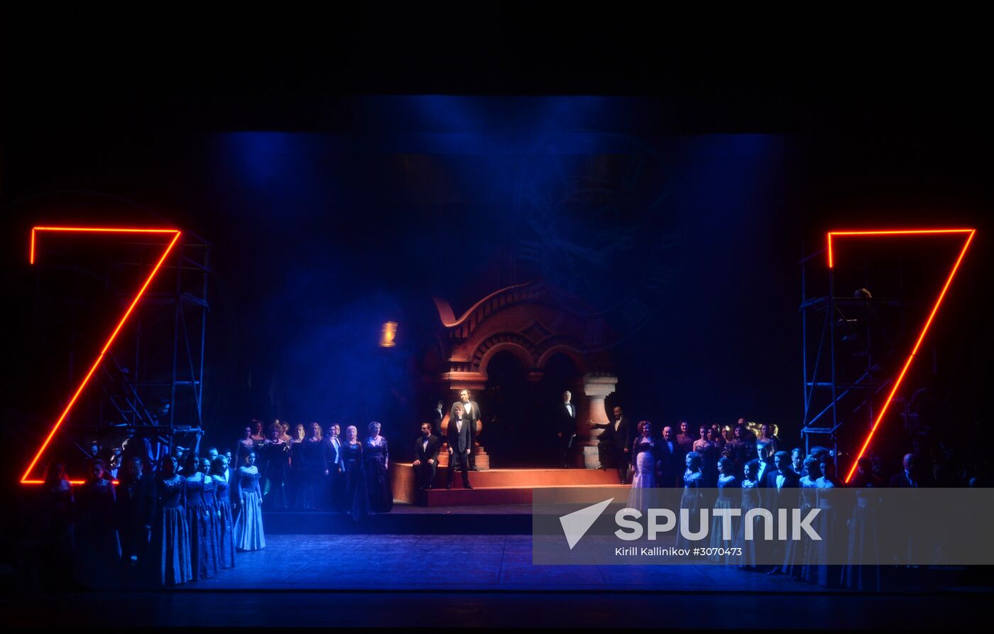 Helikon Opera marks 27 years