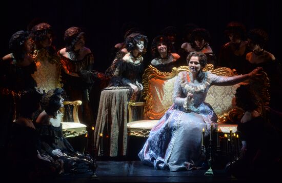Helikon Opera marks 27 years