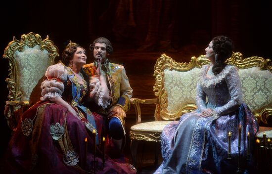 Helikon Opera marks 27 years
