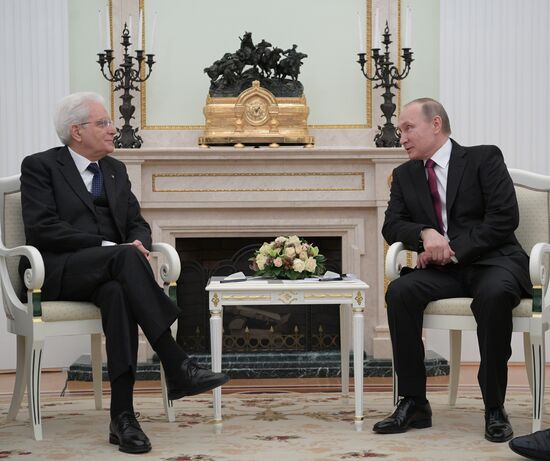 Vladimir Putin meets with Italian President Sergio Mattarella