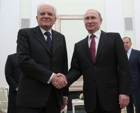 Vladimir Putin meets with Italian President Sergio Mattarella