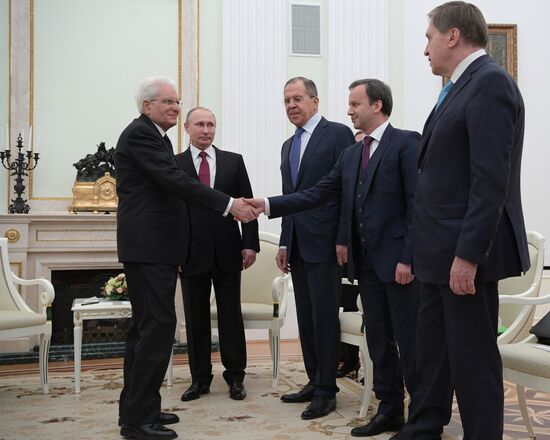 Vladimir Putin meets with Italian President Sergio Mattarella