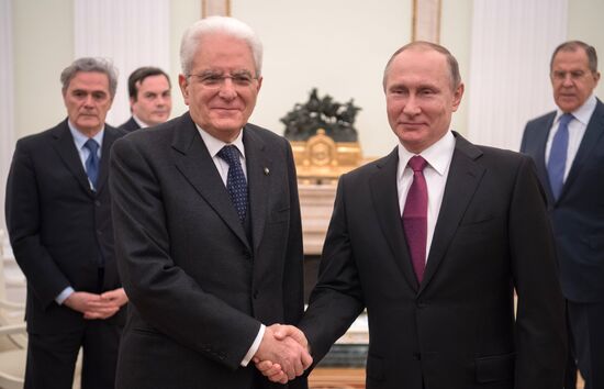 Vladimir Putin meets with Italian President Sergio Mattarella