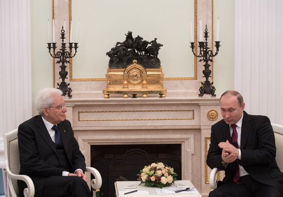 Vladimir Putin meets with Italian President Sergio Mattarella