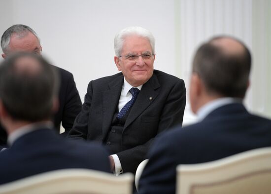 Vladimir Putin meets with Italian President Sergio Mattarella