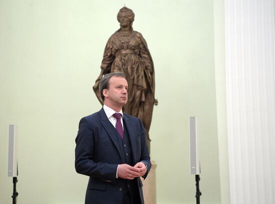 Vladimir Putin meets with Italian President Sergio Mattarella