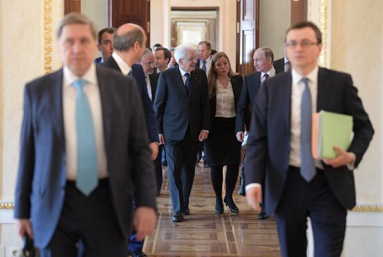 Vladimir Putin meets with Italian President Sergio Mattarella