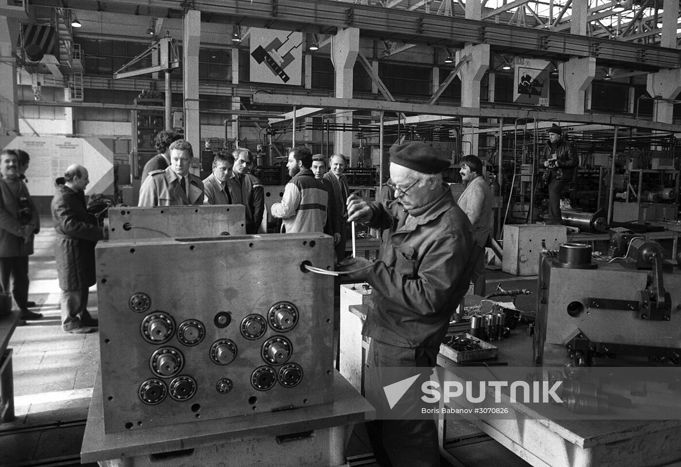French delegation visits Stankoagregat Factory