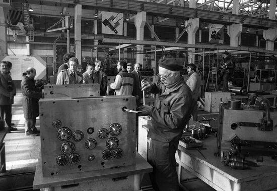 French delegation visits Stankoagregat Factory