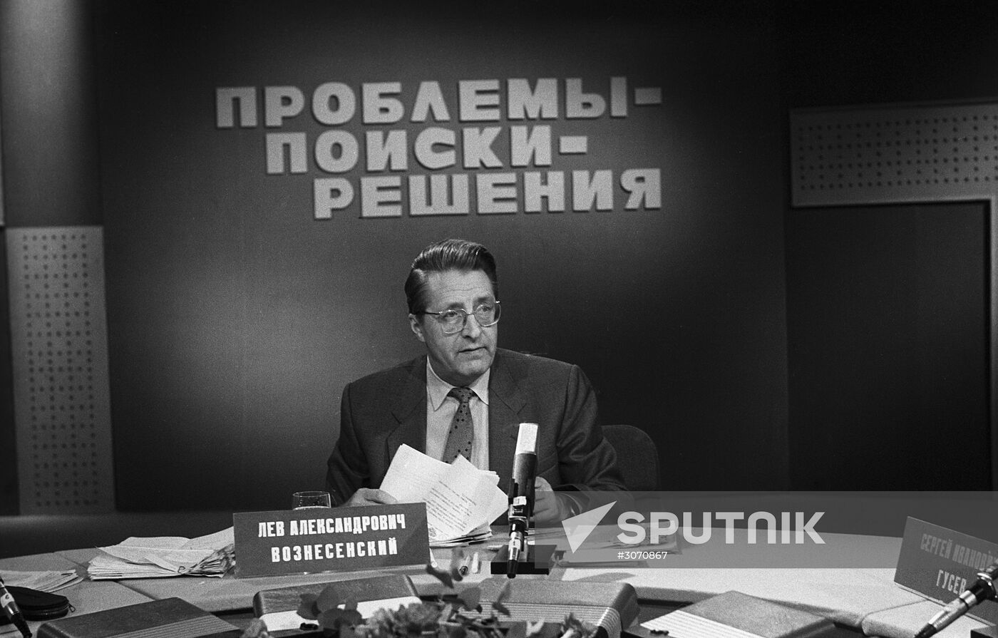 Commentator of Soviet Central Television Lev Voznesensky