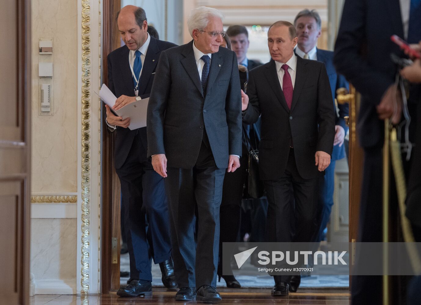 Vladimir Putin meets with Italian President Sergio Mattarella