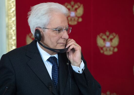 Vladimir Putin meets with Italian President Sergio Mattarella