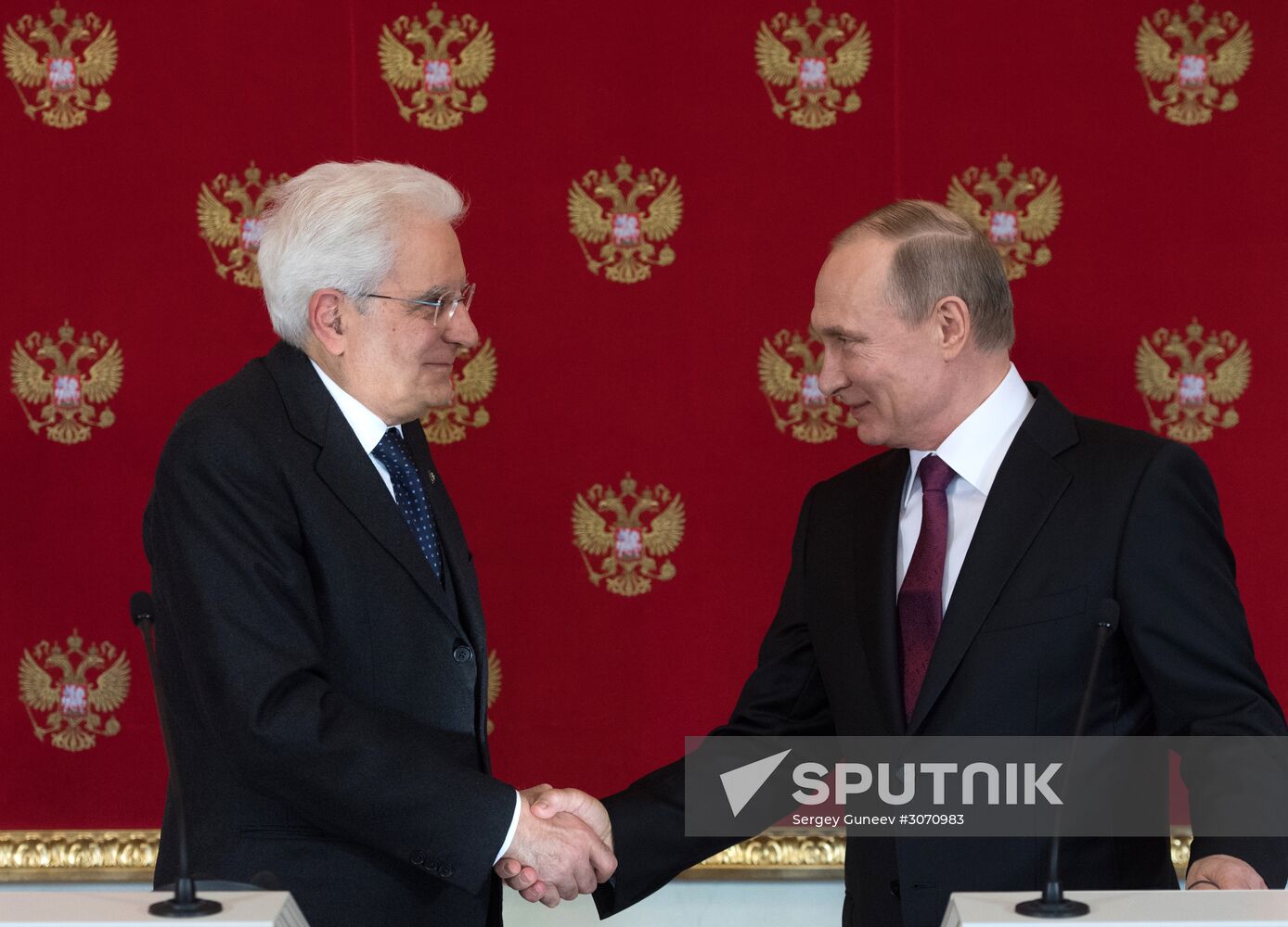 Vladimir Putin meets with Italian President Sergio Mattarella