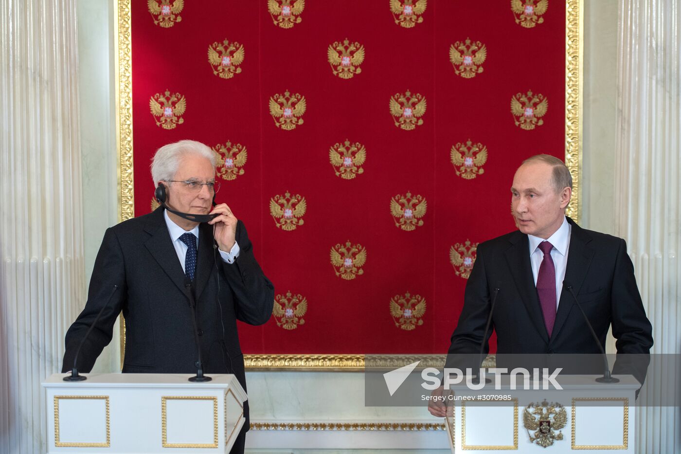 Vladimir Putin meets with Italian President Sergio Mattarella
