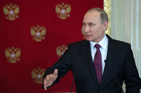 Vladimir Putin meets with Italian President Sergio Mattarella