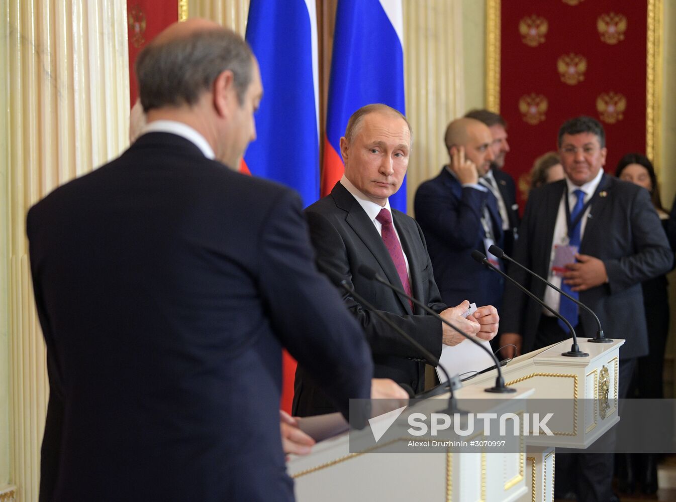 Vladimir Putin meets with Italian President Sergio Mattarella