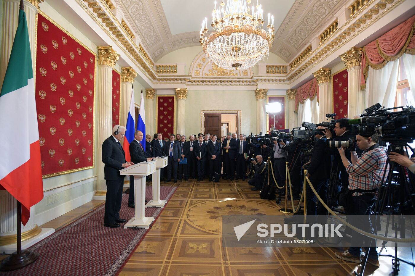 Vladimir Putin meets with Italian President Sergio Mattarella