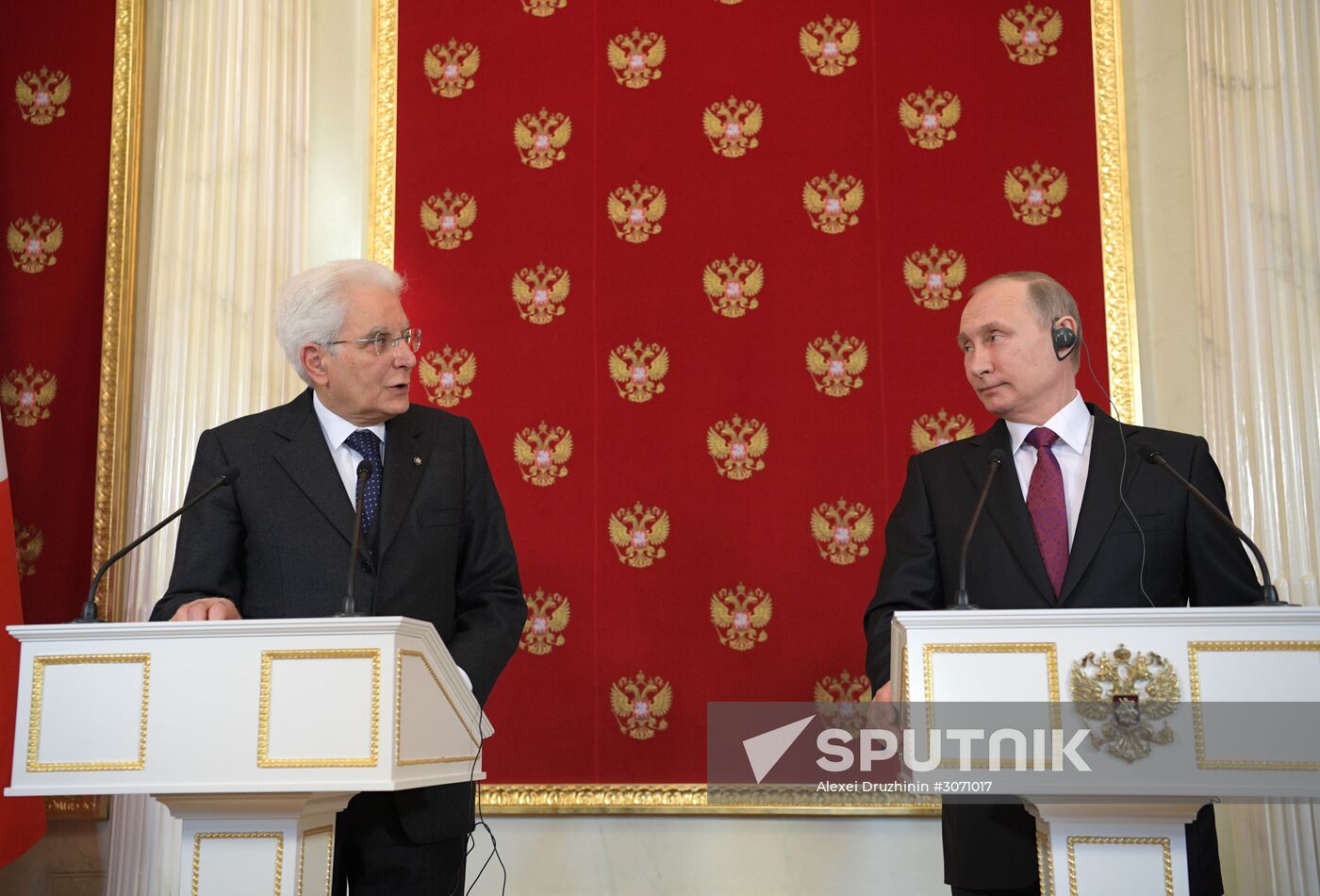 Vladimir Putin meets with Italian President Sergio Mattarella