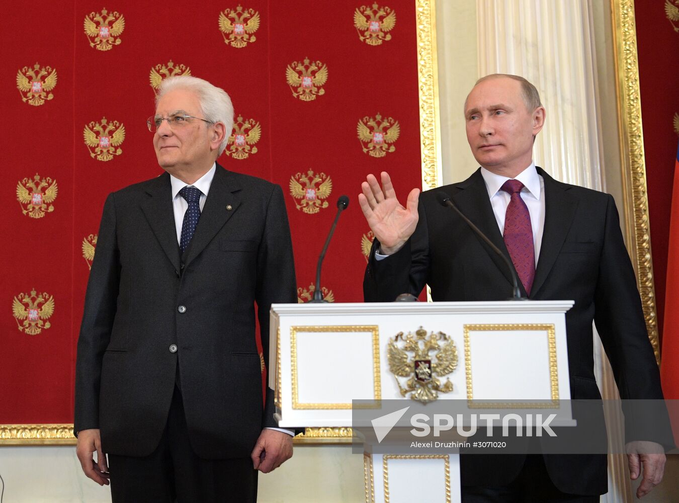 Vladimir Putin meets with Italian President Sergio Mattarella