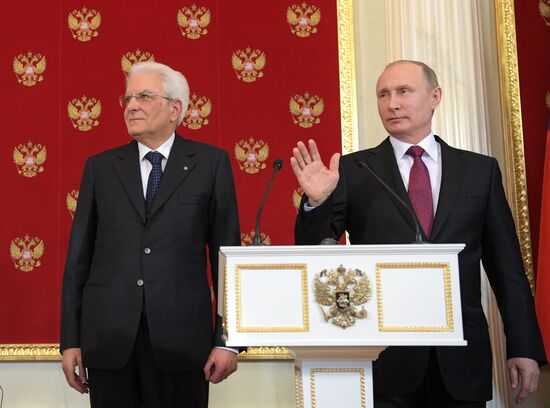 Vladimir Putin meets with Italian President Sergio Mattarella
