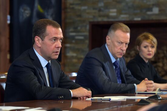 Russian Prime Minister Dmitry Medvedev meets with United Russia party leadership
