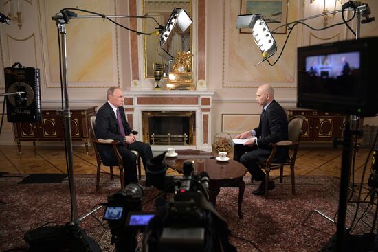 President Vladimir Putin interviewed by Mir Television and Radio Broadcasting Company