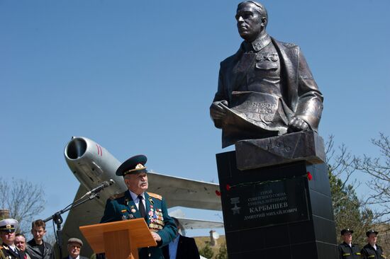 Unveiling monument to Lieutenant General of Engineer Corps Dmitry Karbyshev in Yevpatoriya