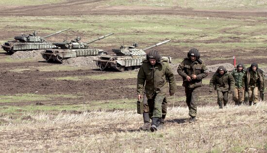 Drill of Lugansk People's Republic people's militia