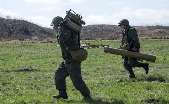 LPR People's Militia holds military exercises
