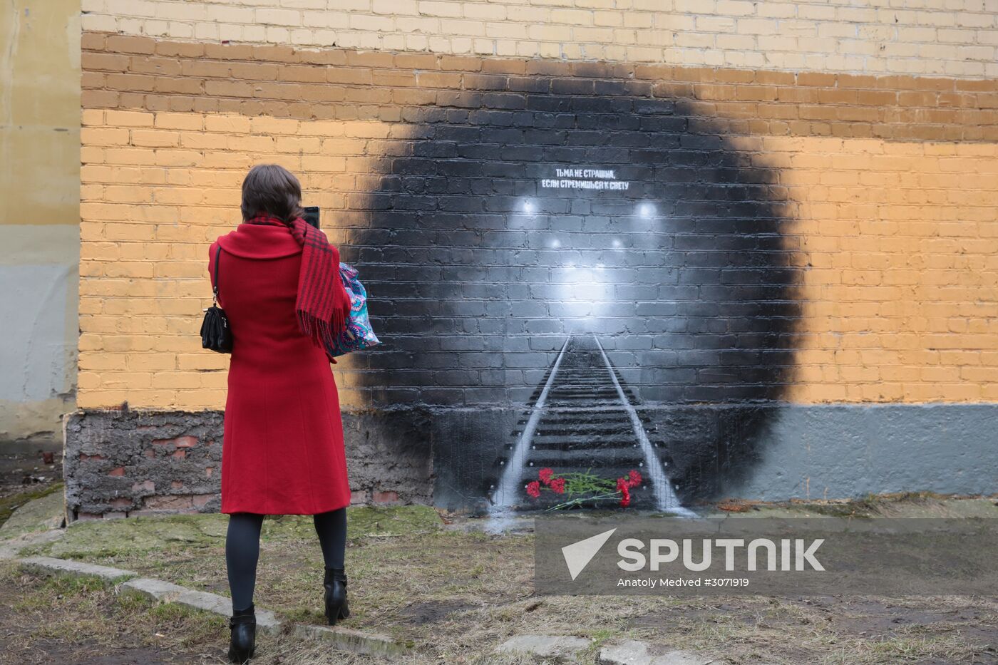 Graffiti in memory of victims of subway terrorist attack in Saint Petersburg