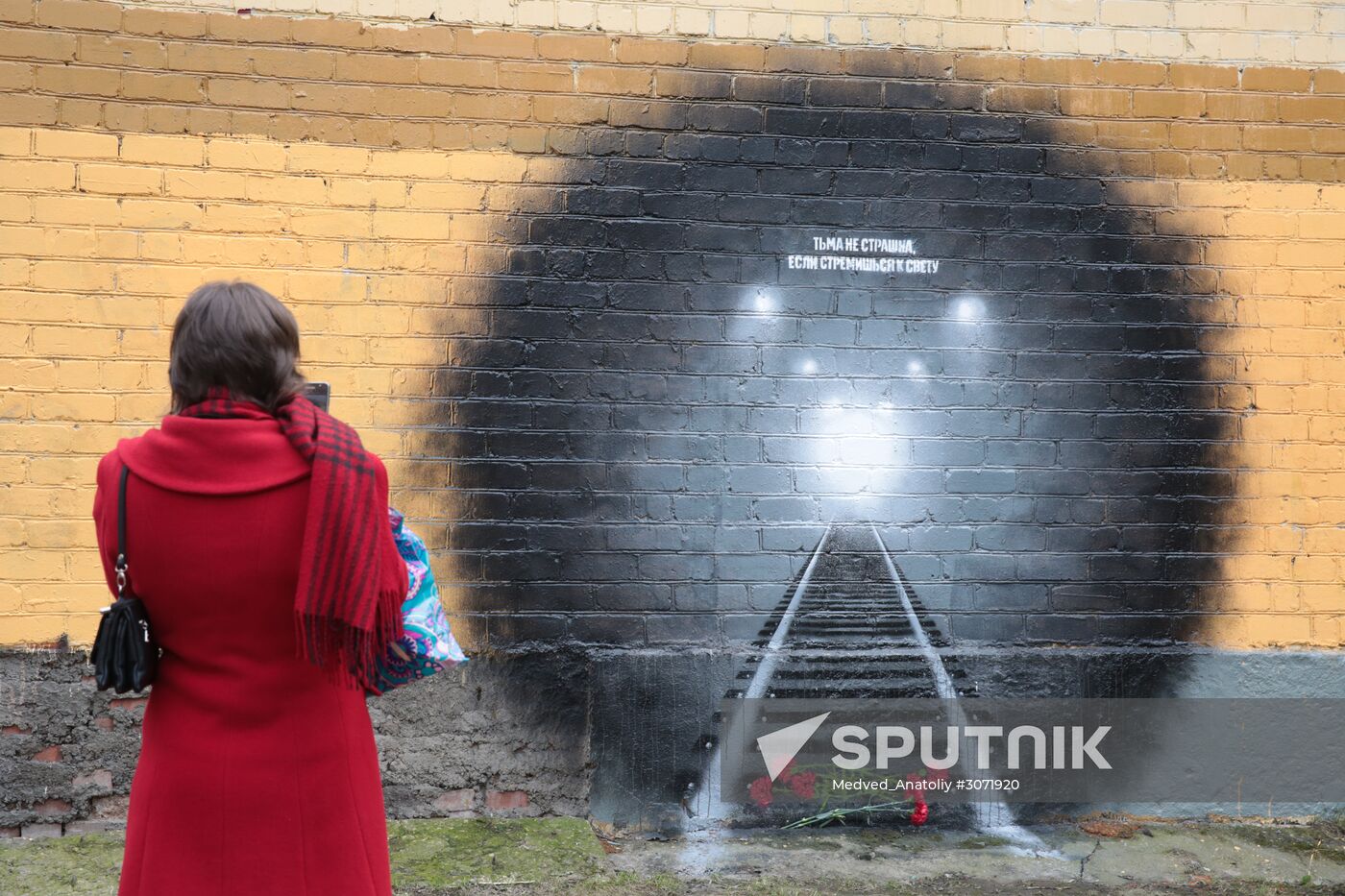 Graffiti in memory of victims of subway terrorist attack in Saint Petersburg