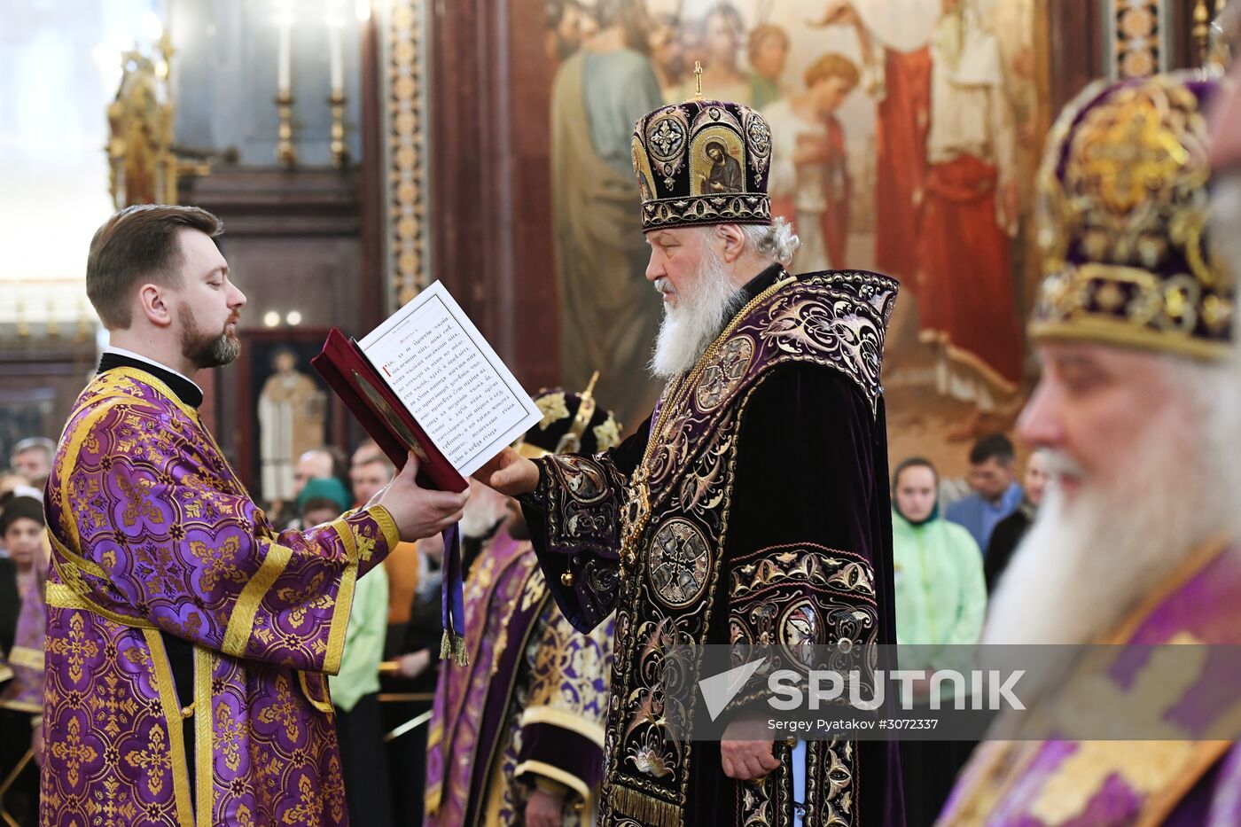 Patriarch holds service at Christ the Savior Cathedral on Maundy Thursday