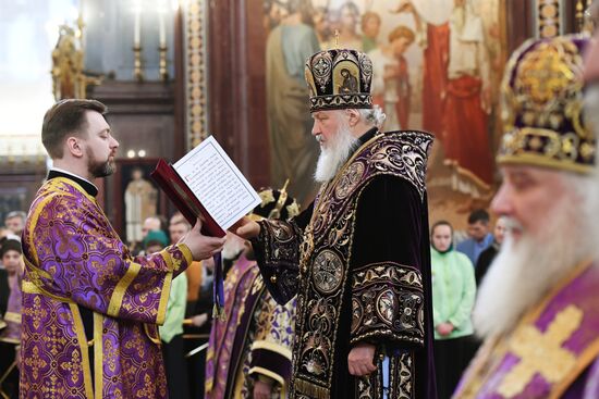Patriarch holds service at Christ the Savior Cathedral on Maundy Thursday