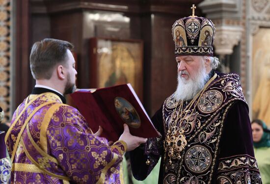 Patriarch holds service at Christ the Savior Cathedral on Maundy Thursday