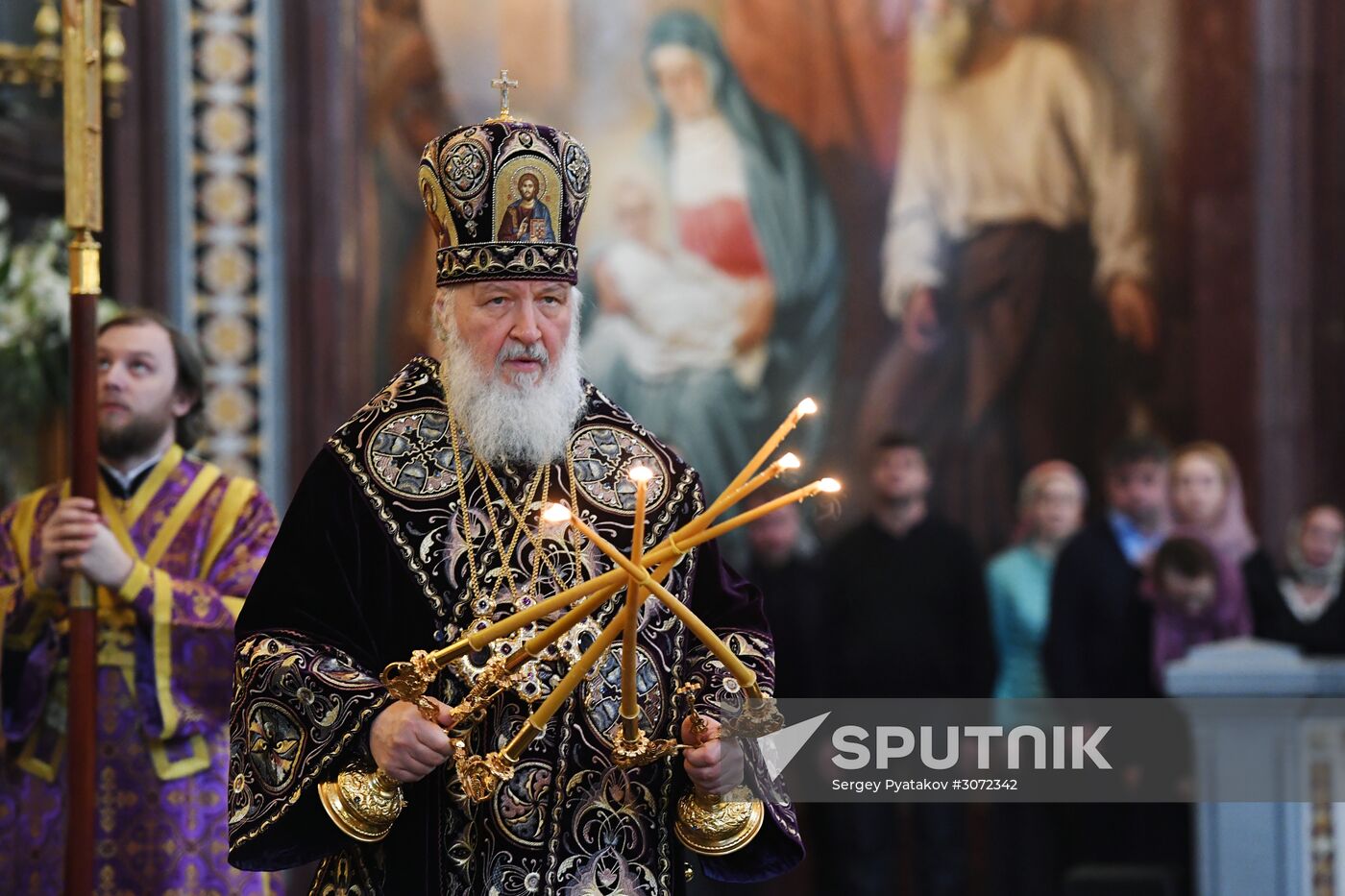 Patriarch holds service at Christ the Savior Cathedral on Maundy Thursday