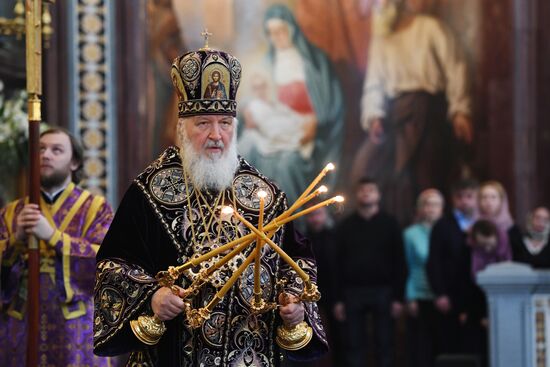 Patriarch holds service at Christ the Savior Cathedral on Maundy Thursday