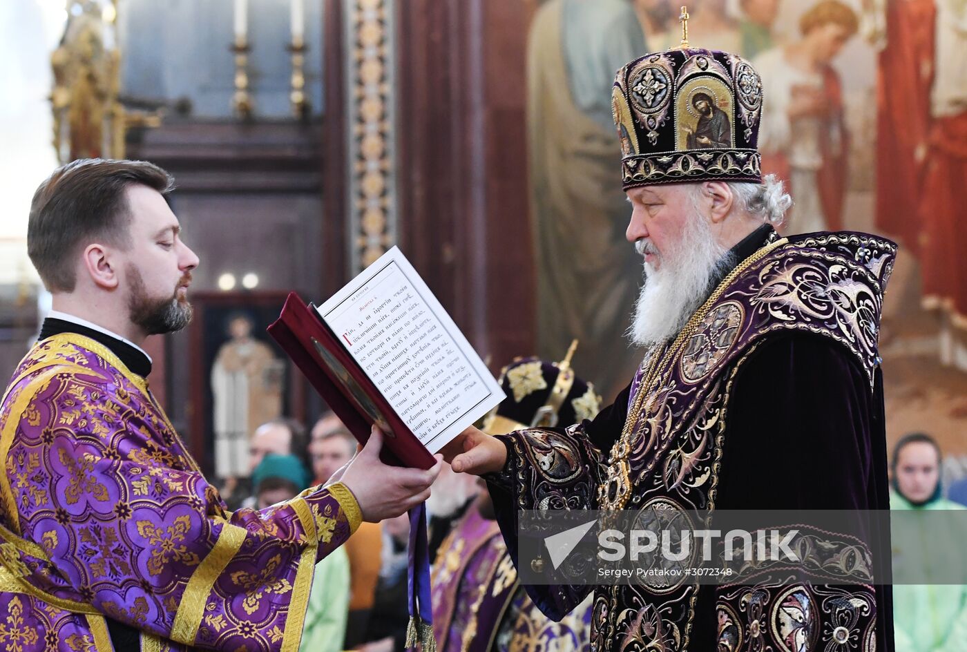 Patriarch holds service at Christ the Savior Cathedral on Maundy Thursday