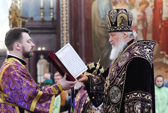 Patriarch holds service at Christ the Savior Cathedral on Maundy Thursday