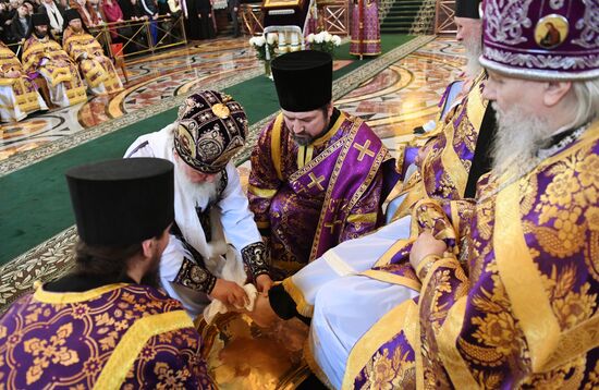 Patriarch holds service at Christ the Savior Cathedral on Maundy Thursday